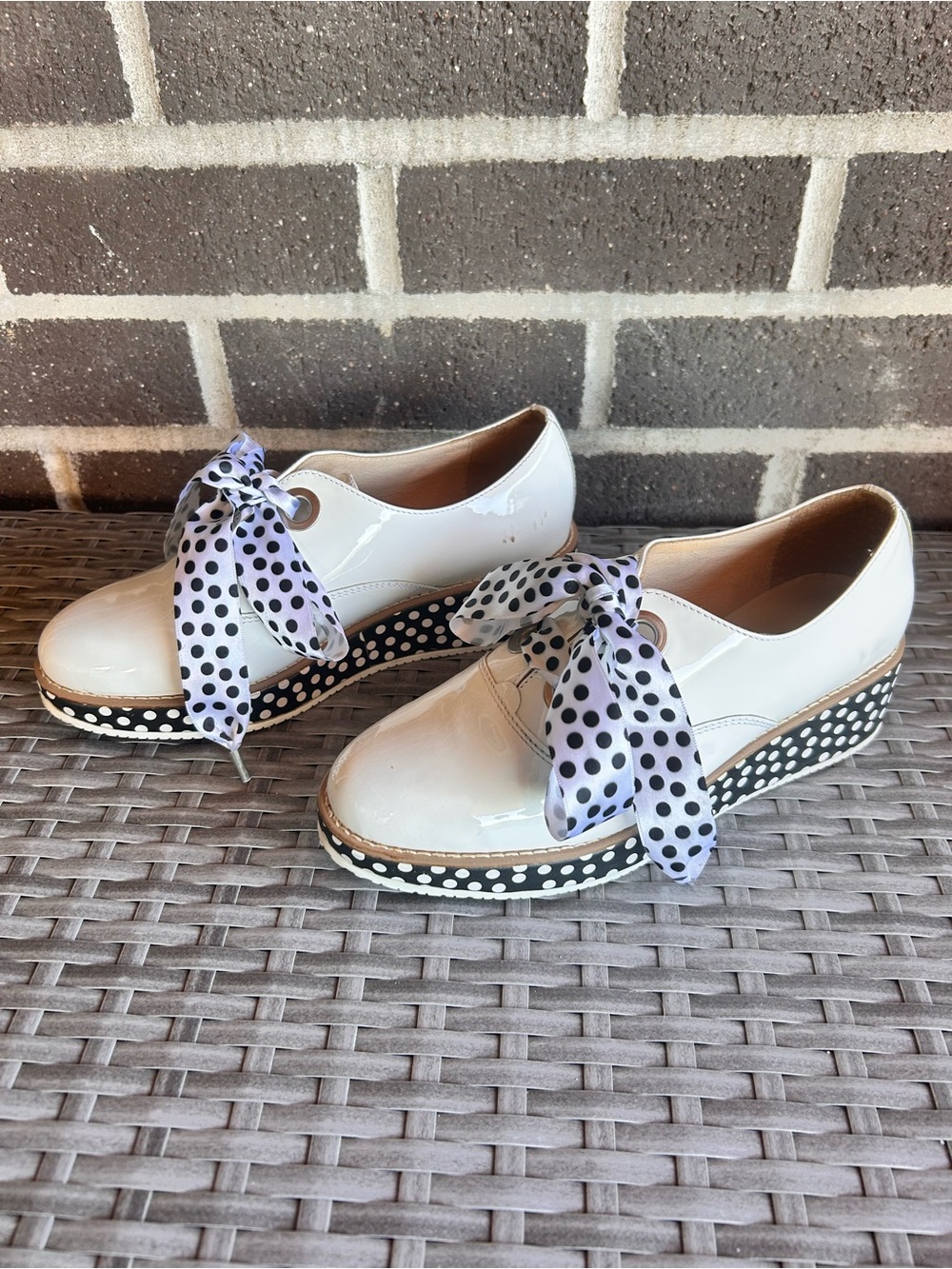 Unity in Diversity Comfortably Hip White Patent Lace-Up Shoes - Size 6.5